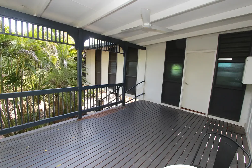 Classic Top Ender with Tropical Surrounds & Spacious Living