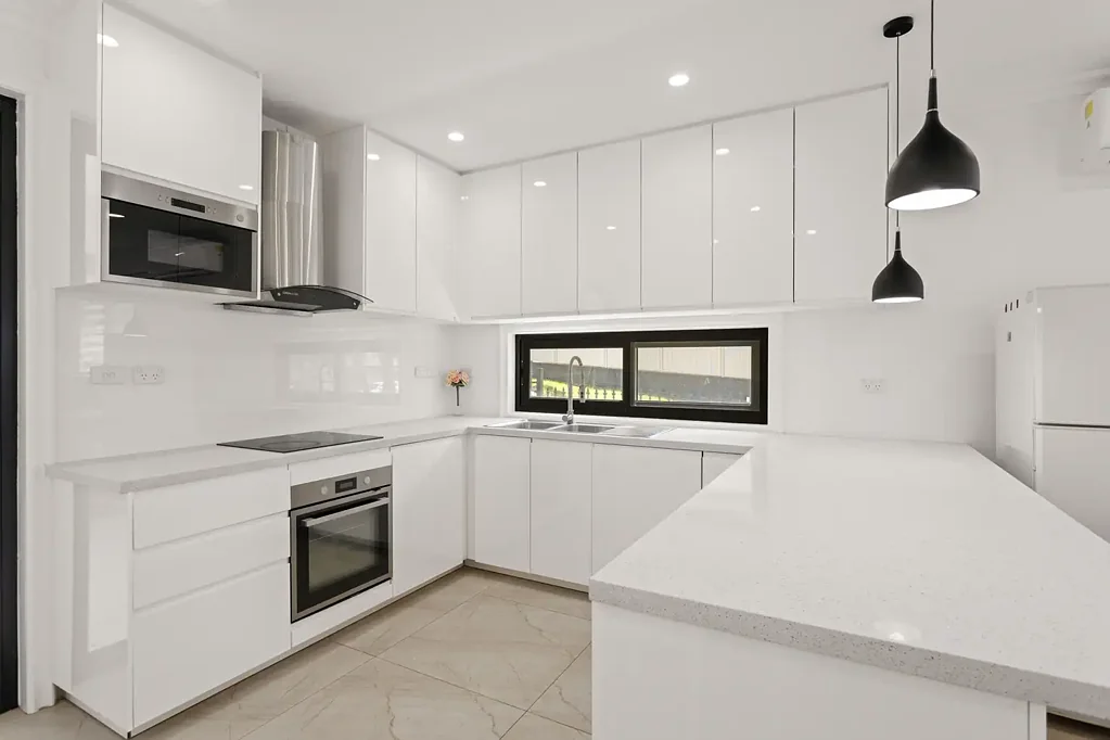 Gymea 5chambre Stunning Contemporary Home with Spacious Living and High-End Finishes