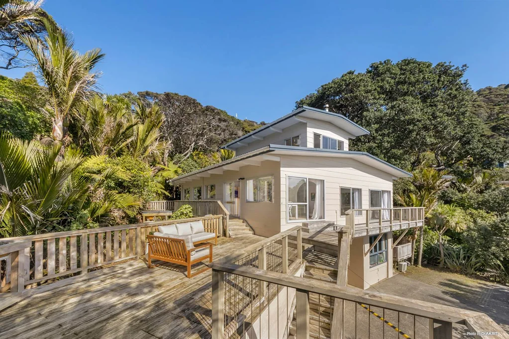 Piha 4ਬੈੱਡਰੂਮ Elevated and Elevator! - Easy Beach Living!