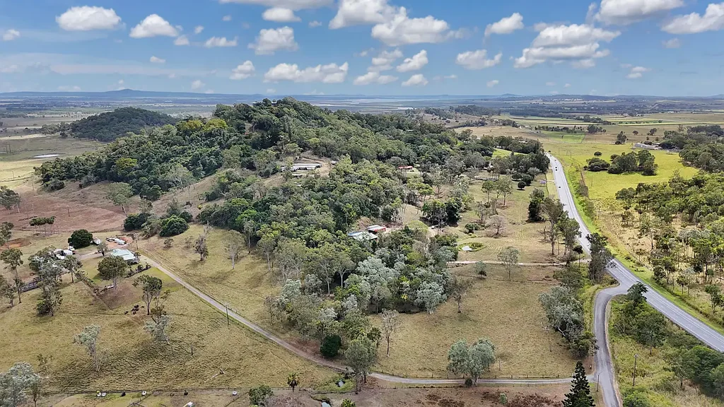 Alligator Creek 9ਬੈੱਡਰੂਮ Rare Lifestyle & Income Opportunity - 19.34ha with 3 Homes