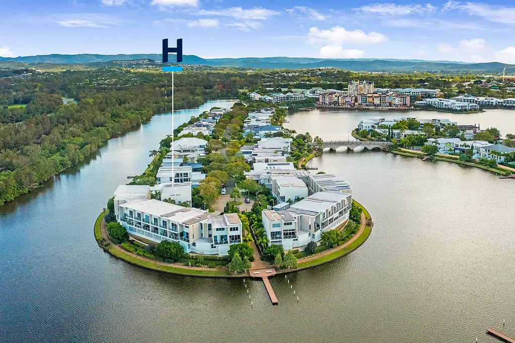 Carrara 2房  Stylish North-Facing Townhouse in Prestigious Emerald Lakes
