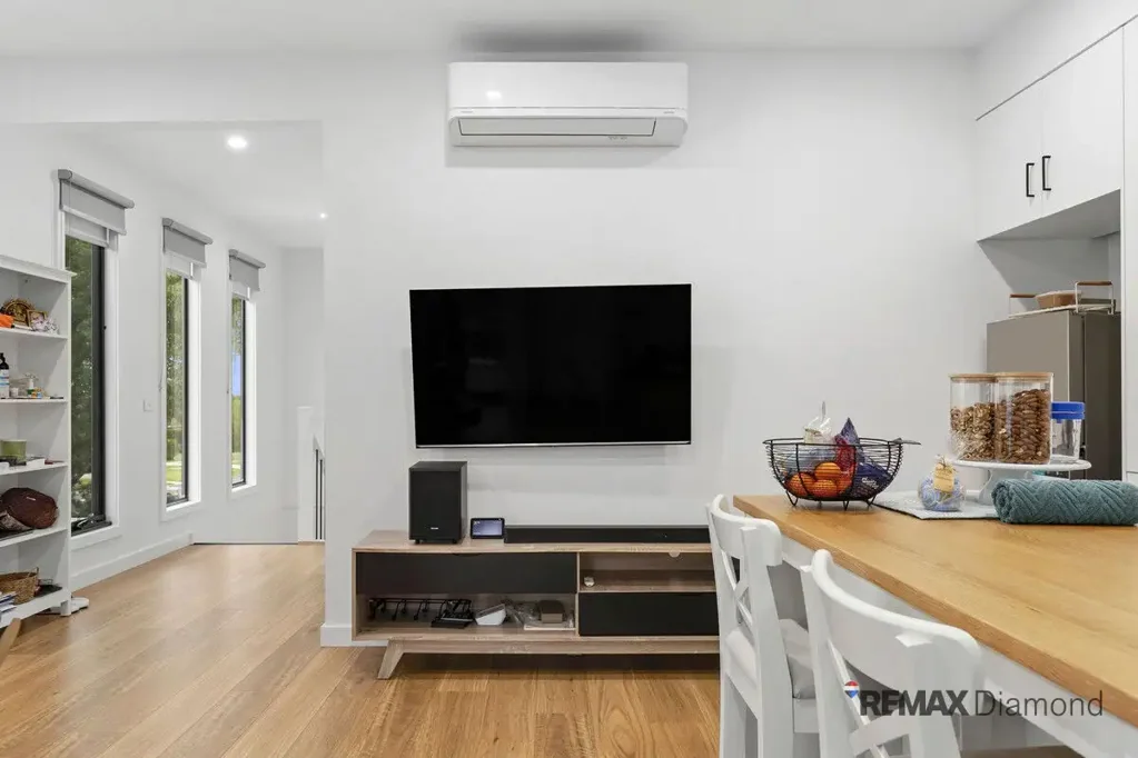 Cranbourne 2ਬੈੱਡਰੂਮ Modern Townhouse Living in Cranbourne | Road Front Balcony Views