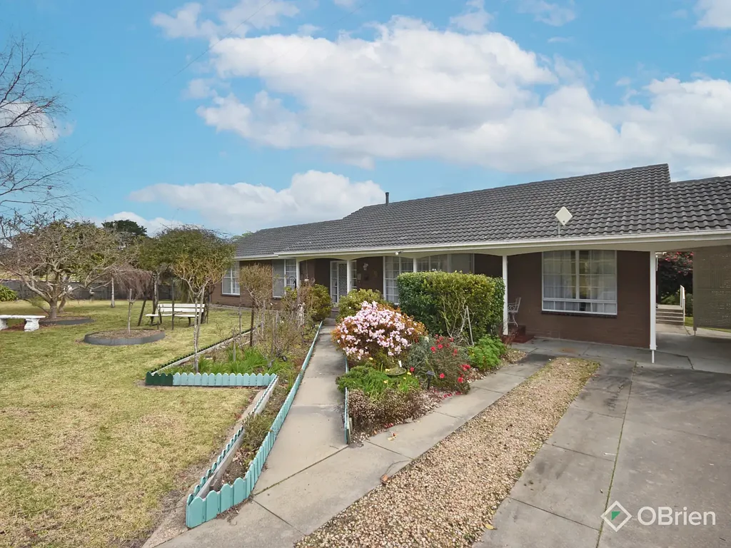 Sarsfield 3 Bedroom Charming Acreage Retreat Just Minutes from Bairnsdale.