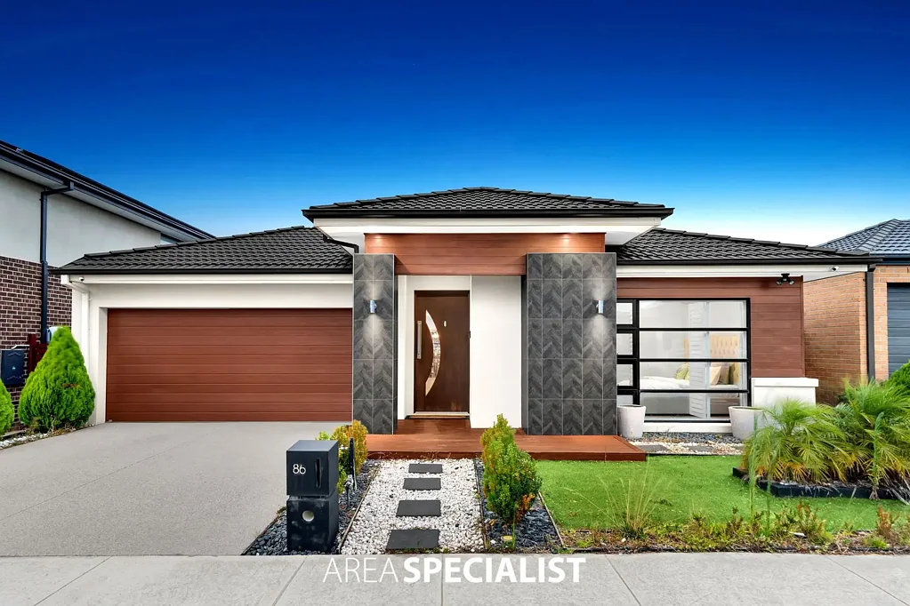 Clyde North 5 Bedroom North Facing Stunning 5-Bedroom Family Home with Spacious Living Areas, Dual Garage, and Prime Location