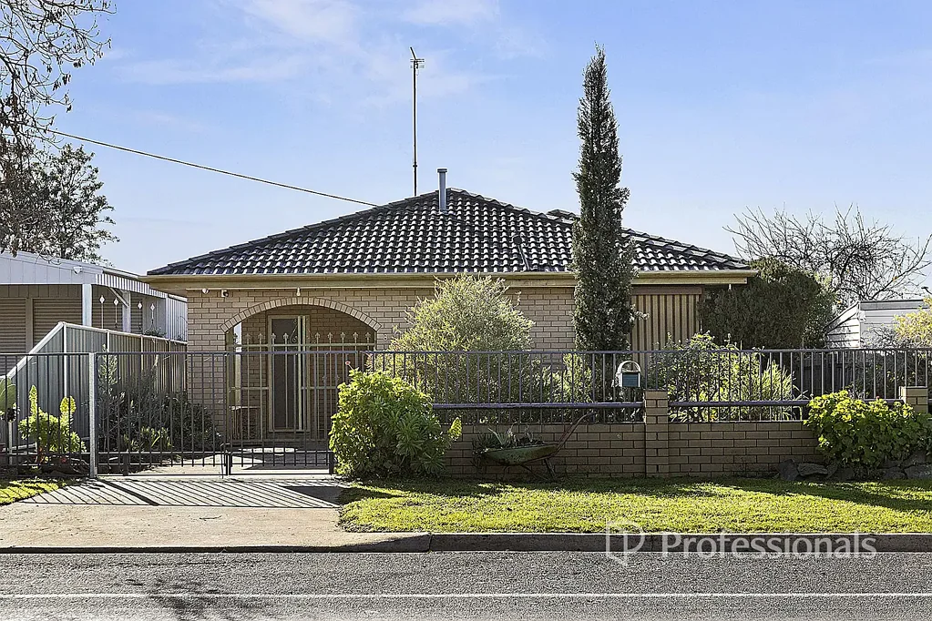 Maryborough 2Kwarto Opportunity with Strong Upside Potential in a Central Location