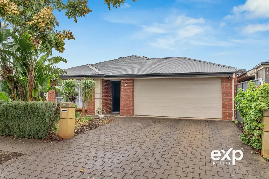 Andrews Farm 5Moenga One Owner. First Time Offered. Endless Family Appeal