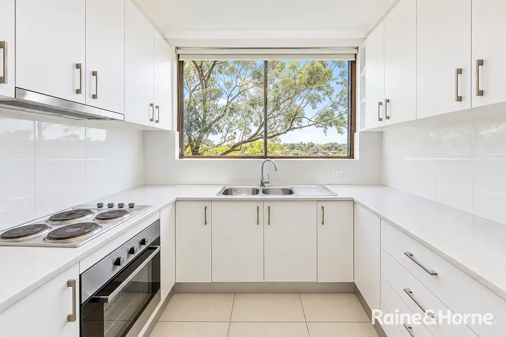 Two-Bedroom Unit in Prime Kensington Location!