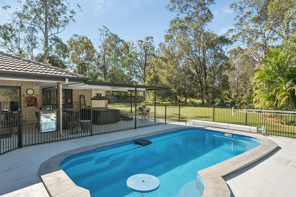 Upper Caboolture 4ਬੈੱਡਰੂਮ Dual Living Acreage With Pool & Shed on 3,001m2
