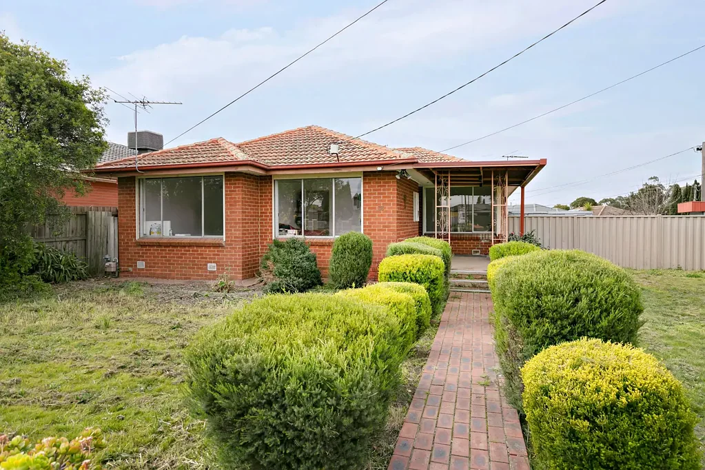 Campbellfield 3房 静谧住宅区 东北向有顶户外 三卧带衣帽间 设施齐全厨房 精美翻新浴室 步行至学校 几分钟至商圈 A Peaceful Placement by Merri Creek Parklands