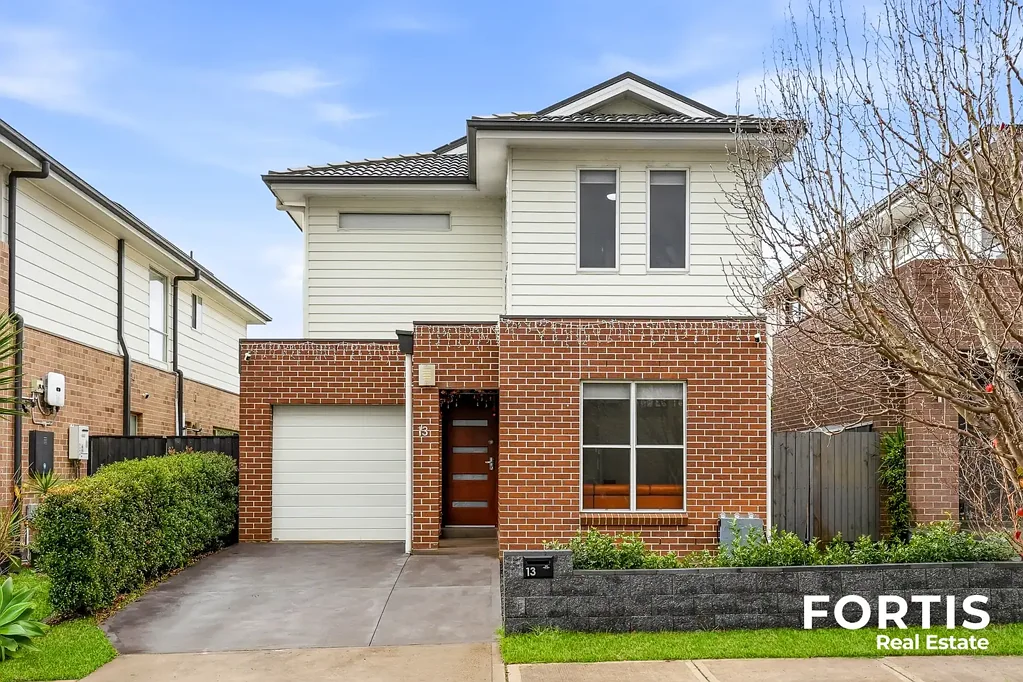 Marsden Park 4Moenga Modern Family Living in the Heart of Marsden Park !