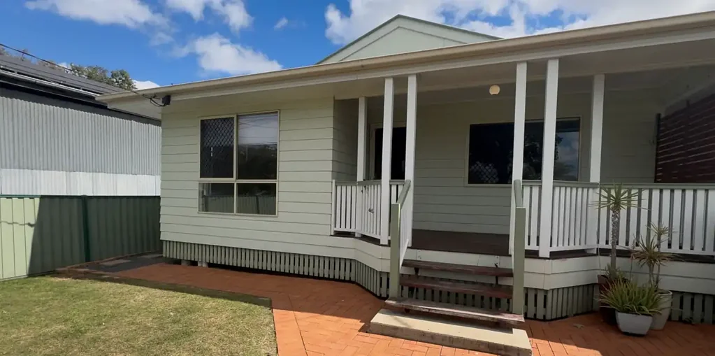 Enjoy Easy Living Close to Town
