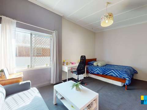 Perth 1 Bedroom Top Floor Studio with Car Bay
