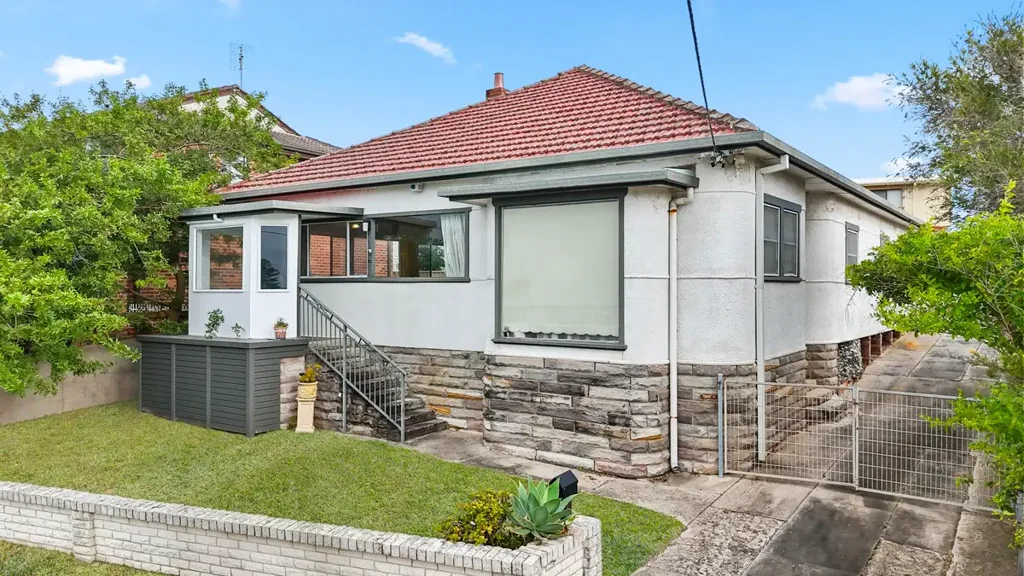 The Entrance 5房  Prime Coastal Opportunity with Exceptional Redevelopment Potential