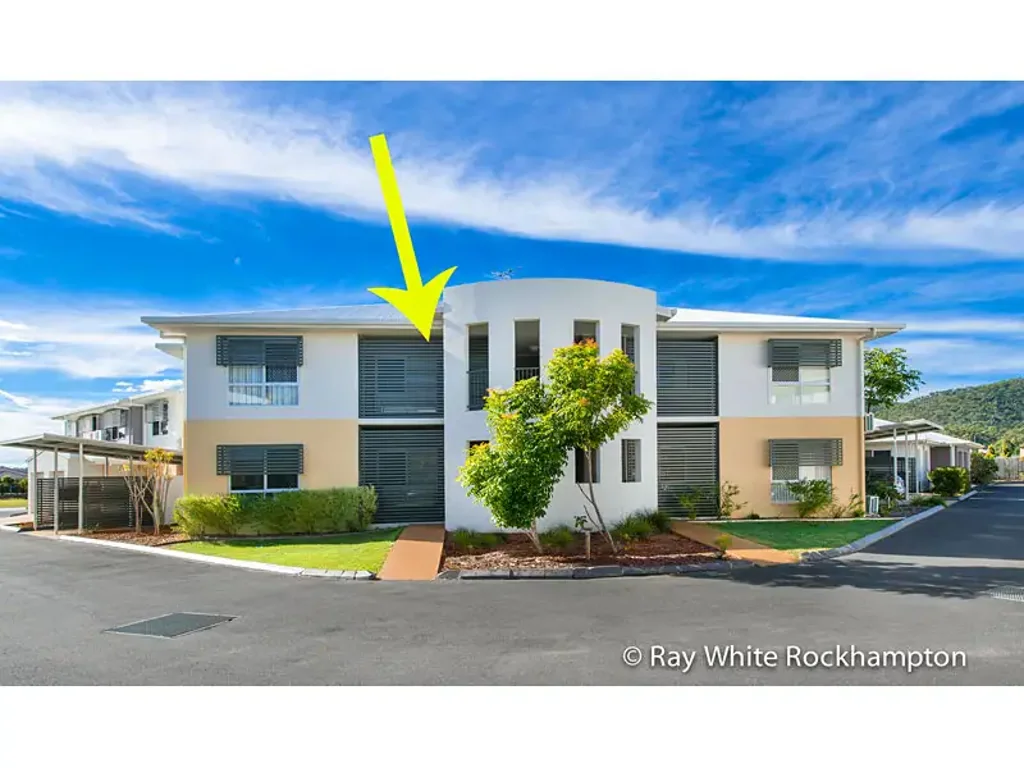 Trendy Upstairs Townhouse