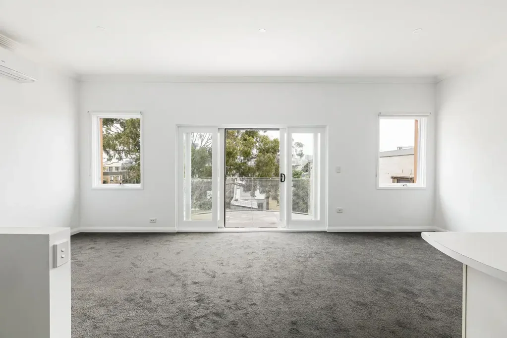 Top-floor apartment / lifestyle above the village
