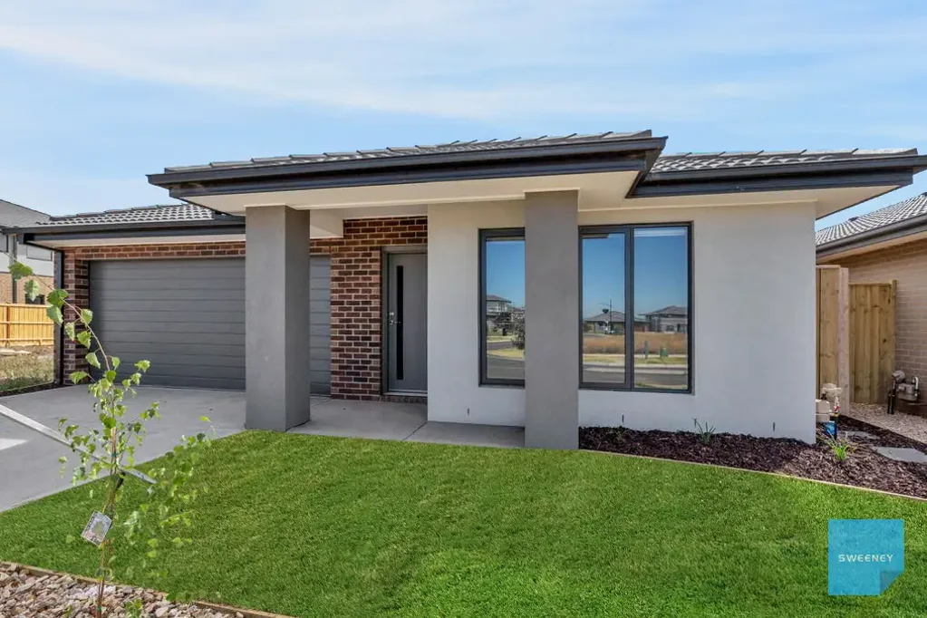 RARE 4 BEDROOM + 4 BATHROOM HOME!