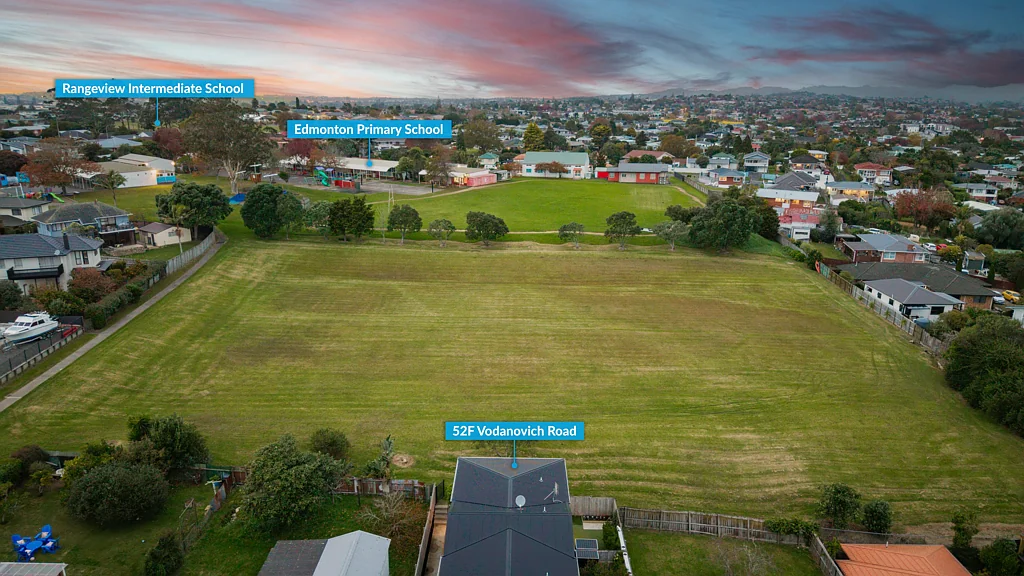 Te Atatu South 2બેડરૂમ Reserve-Side & Ready to Impress