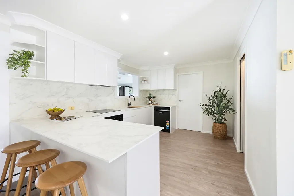 Scone 5房  Outstanding Family Home Package Adjoining the Park