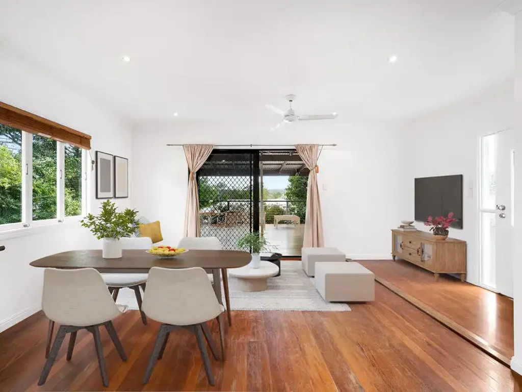 Holland Park West 3 Bedroom Contract Crashed - Be Quick