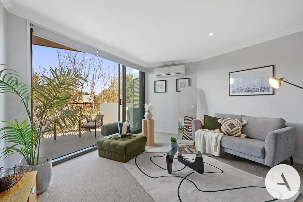 Belconnen 1ਬੈੱਡਰੂਮ 83 m2 Oversized 1 Bed + Study Apartment with Stunning Waterfront View - Ready for Move In!