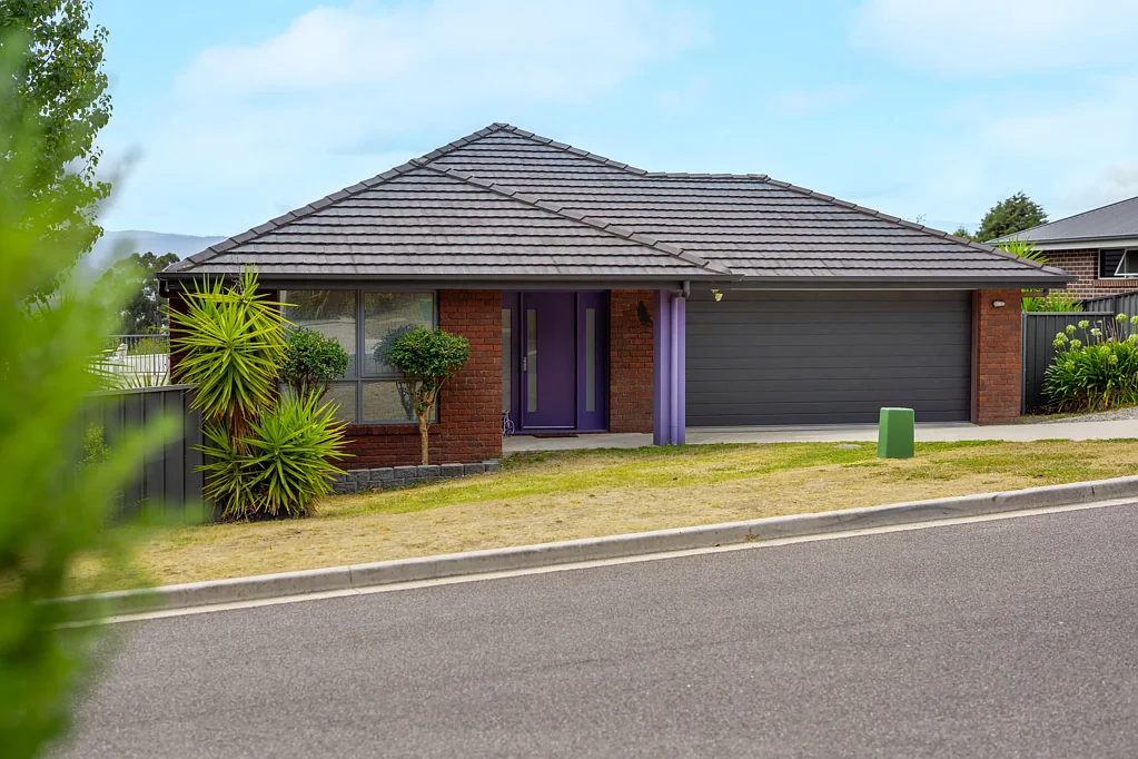 Riverside 4બેડરૂમ Generous Family Home With Scenic Outlook