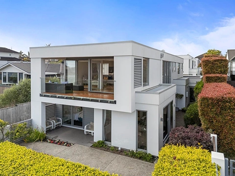 Bucklands Beach 5房  Effortless Coastal Luxury Living in Macleans