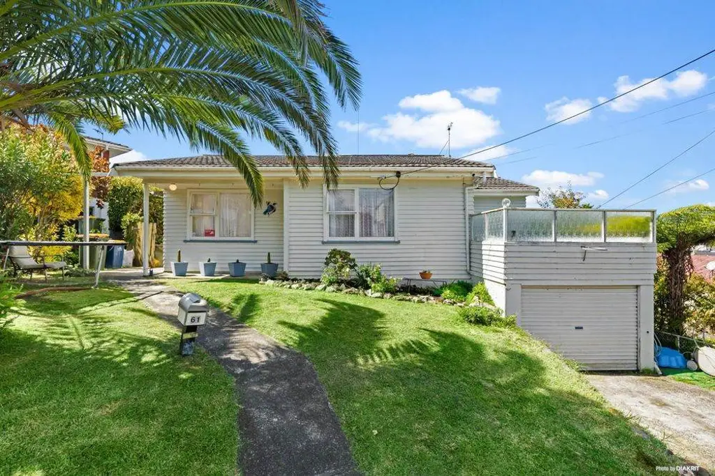 Murrays Bay 4房 人气海滨潜力好房 809平方米阔地 坐揽迷人海景风光  隶属Rangitoto校网 周边配套完善 巨大潜力静待释放 Unlimited potential, ideal location