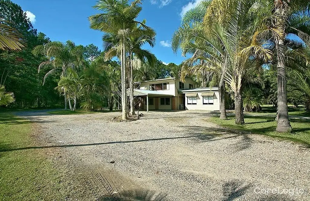 Caboolture 5બેડરૂમ A Rare Dual Opportunity  For Horse Lovers, Hobby Farmers & Lifestyle Seekers