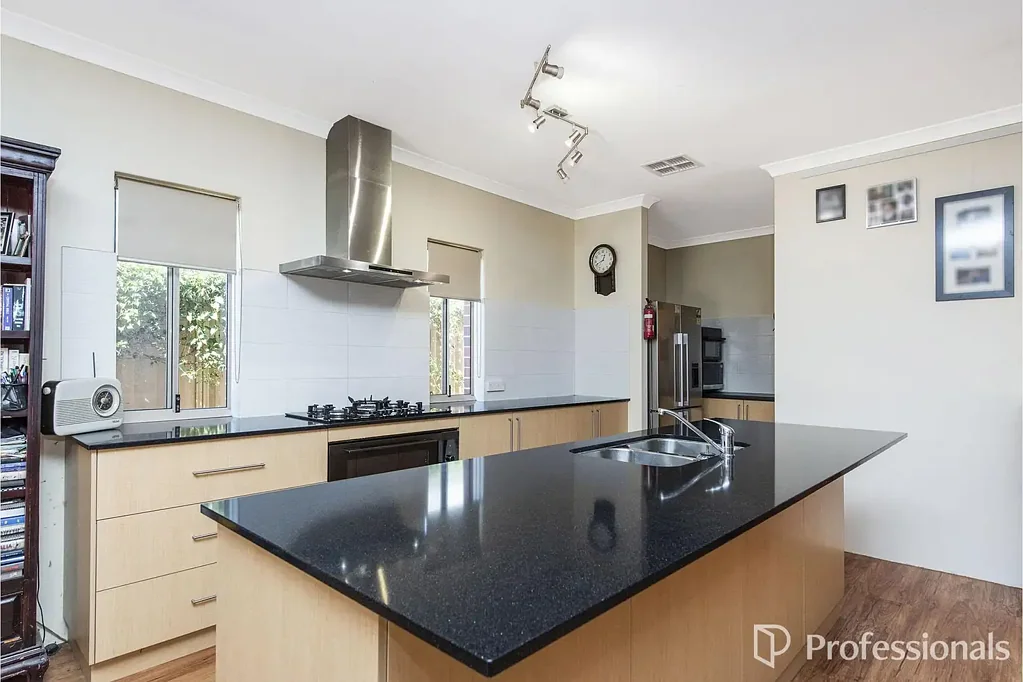 Byford 4Phòng ngủ Huge Family Home with Parkland Frontage