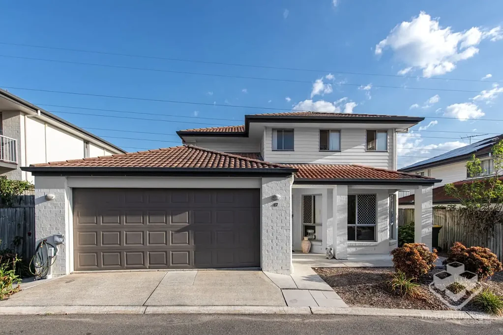 Algester 4બેડરૂમ Spacious 4-Bedroom Family Home with 3 Bathrooms, Multiple Living Areas, Ducted Air Conditioning, Double Garage & 6.6kW Solar