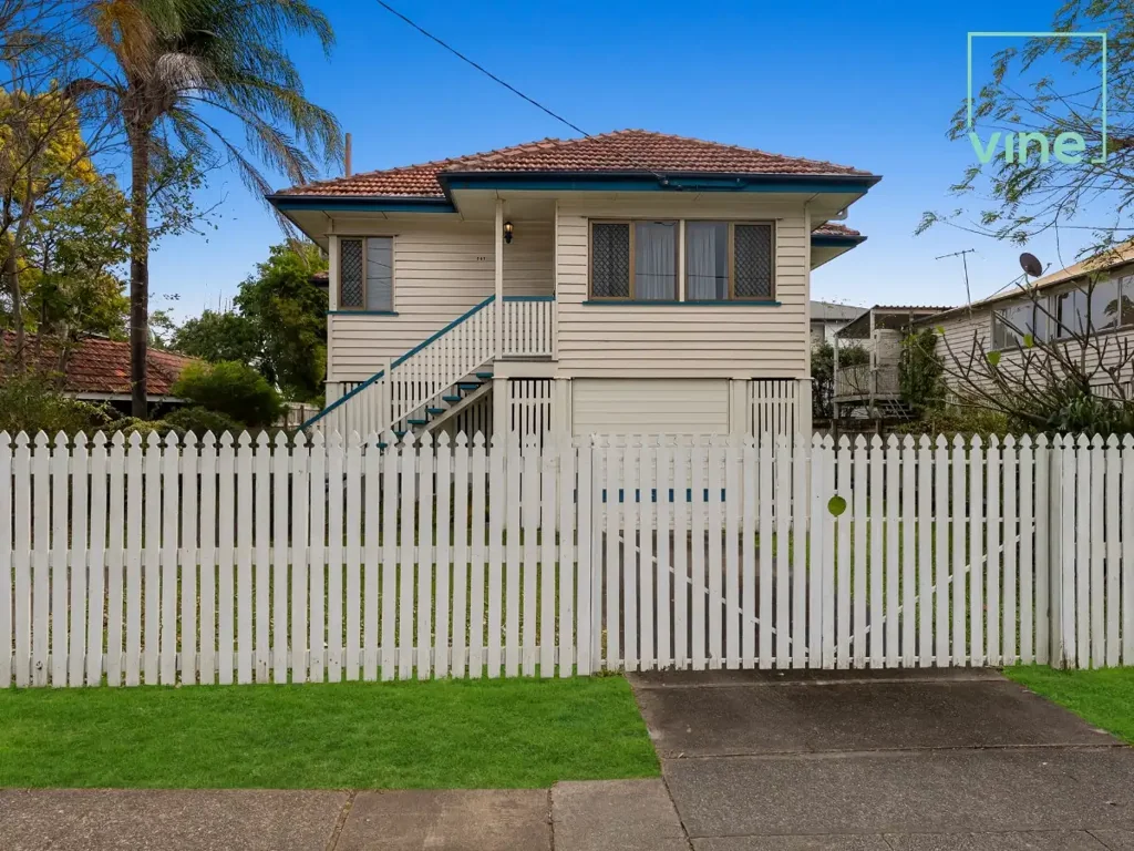 Hendra 2 Bedroom Betty’s Cherished Vintage Gem on a Prime 683sqm – First Time Ever Offered!