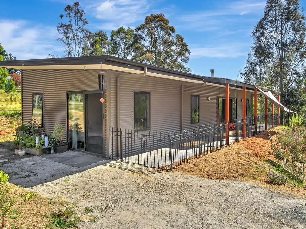 Bruthen 3房  PRIVATE OFF-GRID SANCTUARY ON 20 ACRES OF NATIVE BUSHLAND