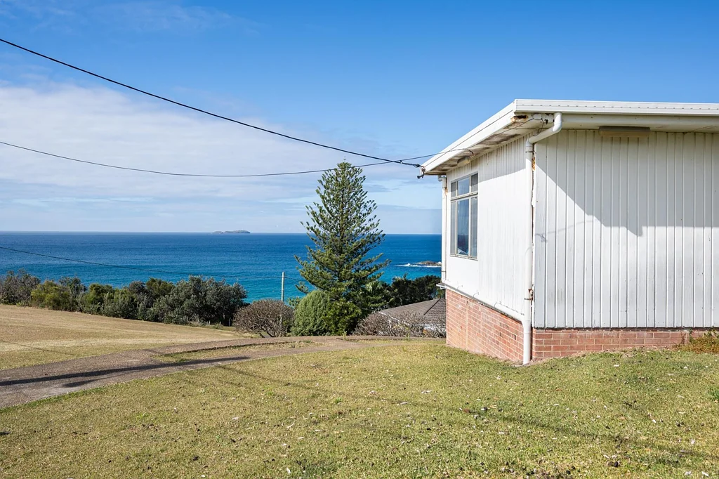 14 Signal Street, Emerald Beach, NSW 2456