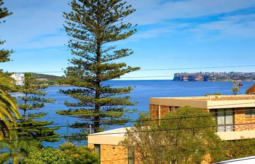 Light Filled 3 Bedroom Apartment with Harbour Views