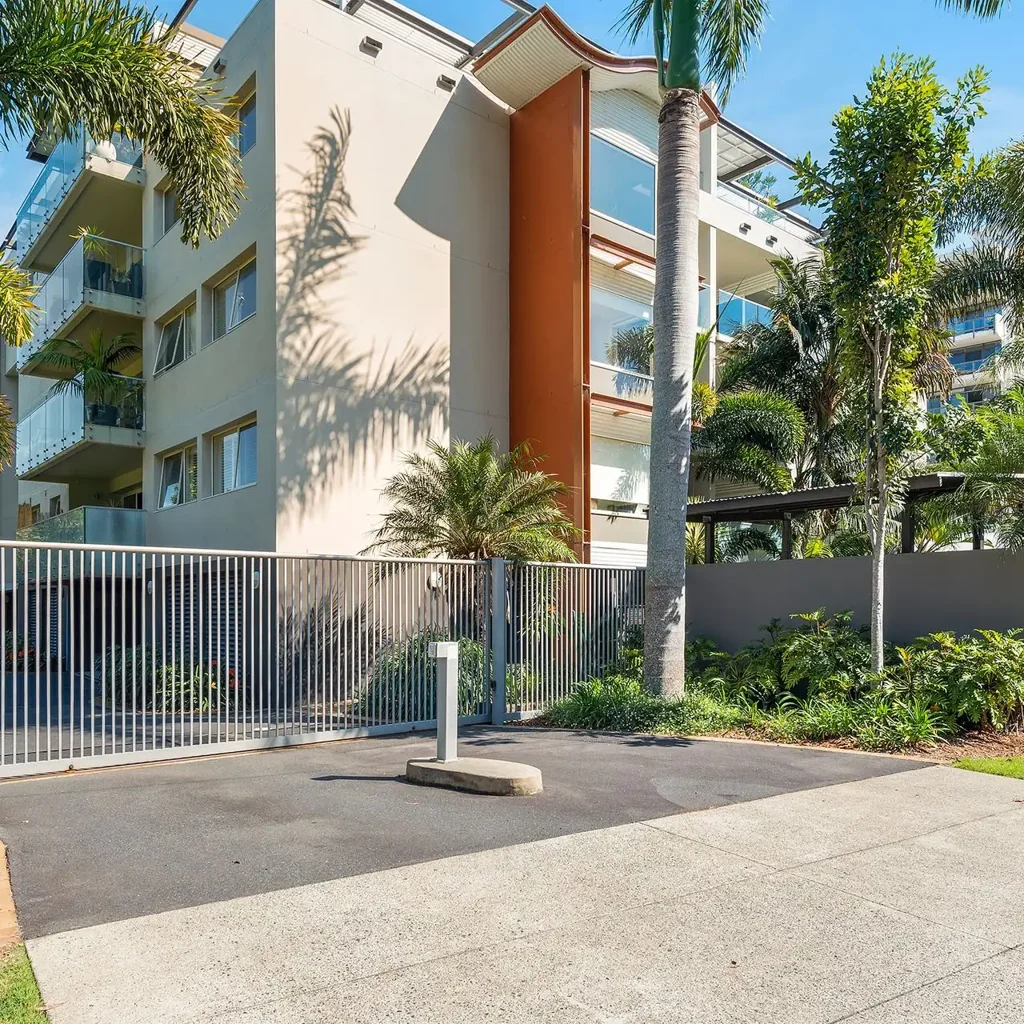 Coastal Living in the Heart of Park Beach – Walk to Everything!