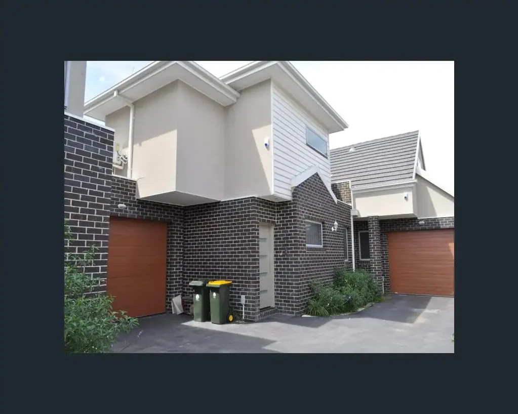 Modern 2 bedroom townhouse In very good condition located at the rear of the block