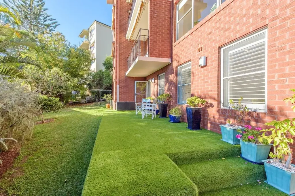 One Bedroom Garden Apartment