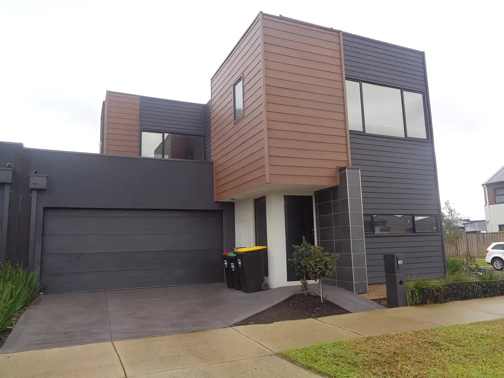 Beautiful Modern Home in Thriving Deanside