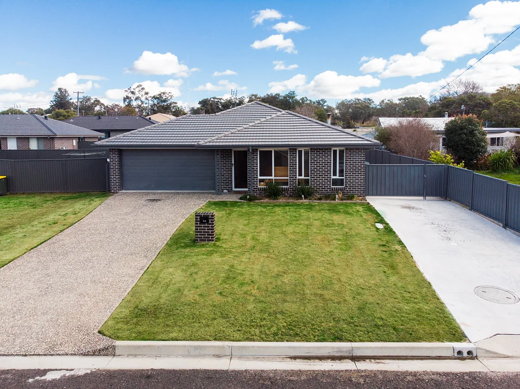 10 Chaffey Street, Kootingal, NSW 2352