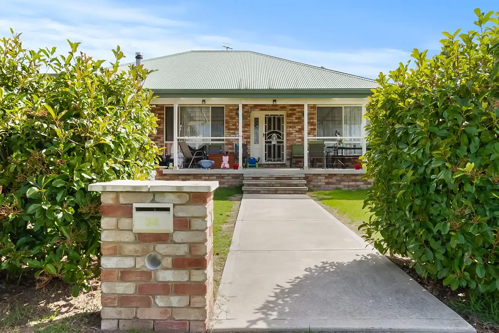 Uralla 4 Bedroom Spacious Family Home