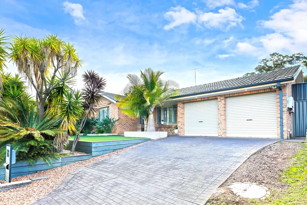 Glenmore Park 4Phòng ngủ Great Family Living in Prime Location!!