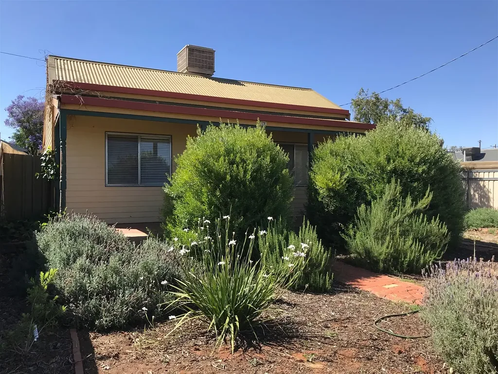 Fully Furnished Artists Cottage