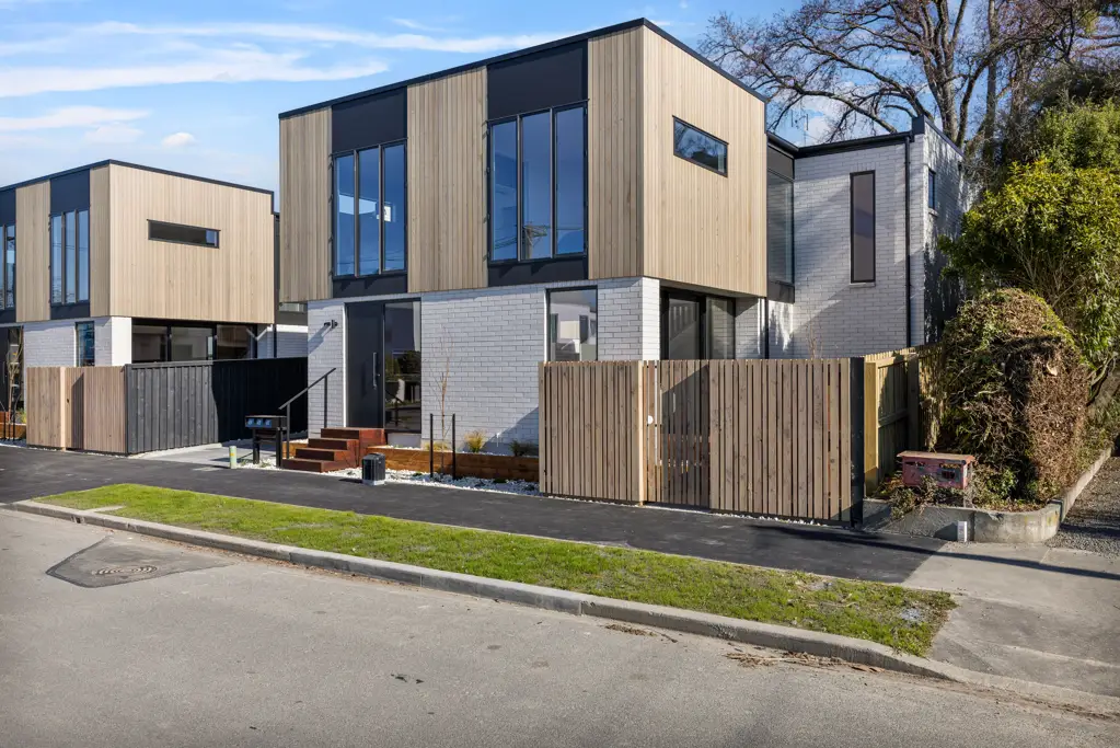 Merivale 3Zimmer CBHS' & CGHS' Zoned Home with Garage!