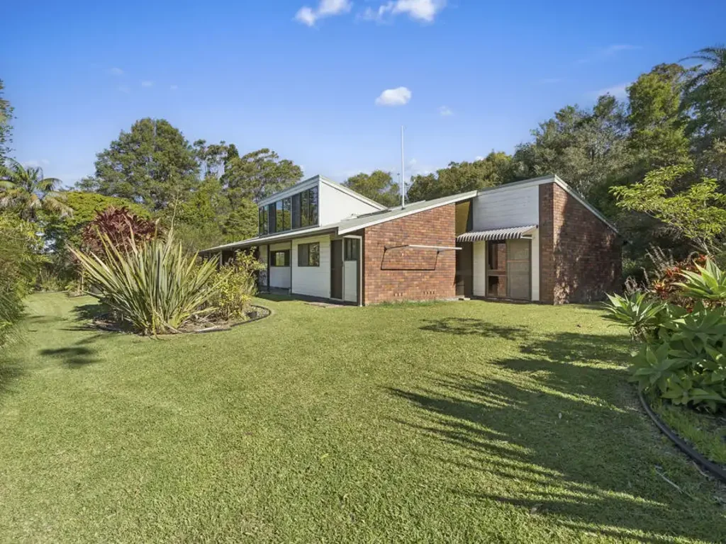 Bonville 3 Bedroom Country Living Moments From The Coast...