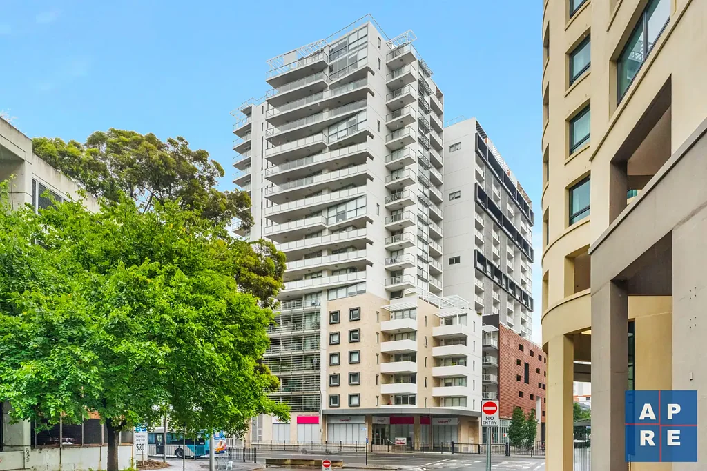 Parramatta 1房 开放式空间  落地窗采光  现代厨房  石材台面  安全社区  短距步行  已出租收益 AFFORDABLE INVESTMENT OR 1ST HOME OPPORTUNITY