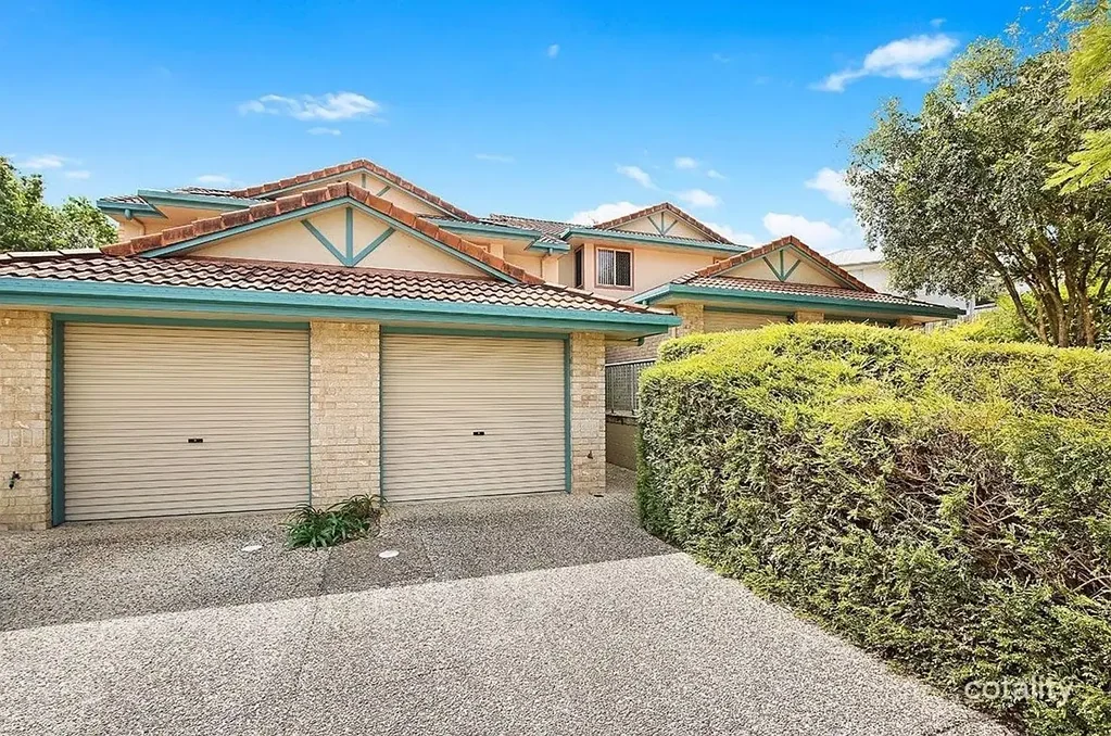 Neat & tidy 2 bedroom townhouse in a great location.