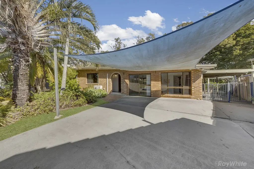 Kin Kora 3房  POTENTIAL DUAL LIVING… POPULAR LOCATION… LOVE NEEDED… MAKE A SPLASH