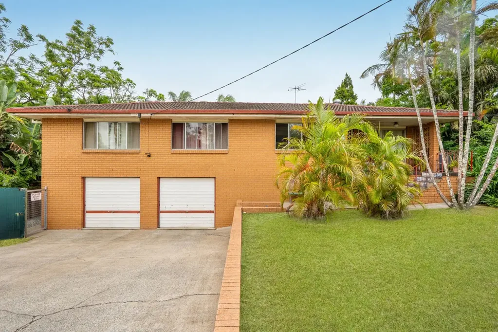Loganholme 3ห้องนอน Spacious Highset Living on a Generous Block