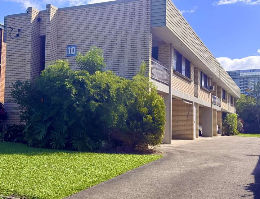 1/10 Lather Street, Southport, QLD 4215, 2 Bedrooms, 1 Bathrooms, Apartment