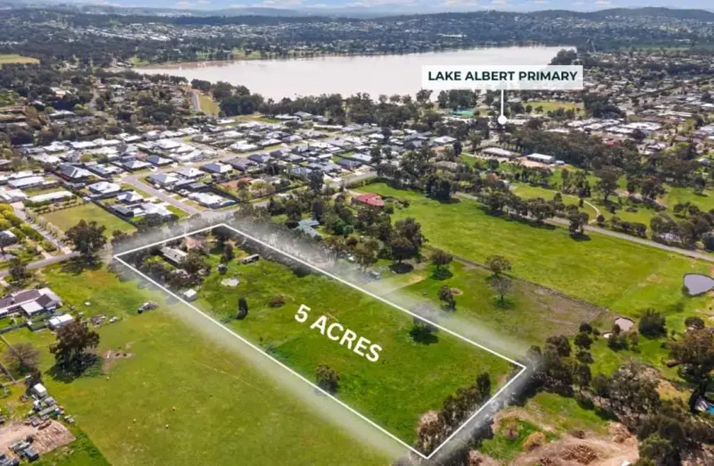 137 Main Street, Lake Albert, NSW 2650